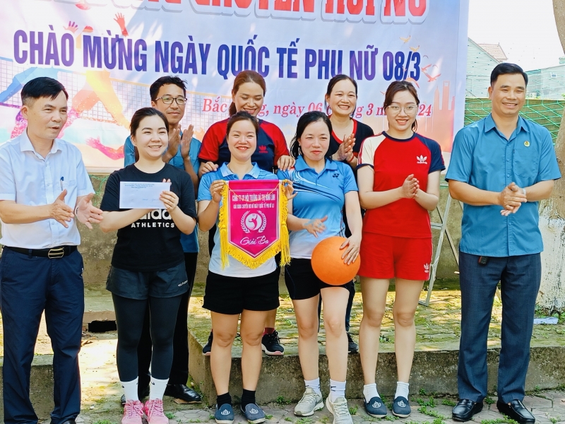 CĐCS Công ty CP môi trường đô thị Hồng Lĩnh sôi nổi các hoạt động ngày Quốc tế Phụ nữ 8/3